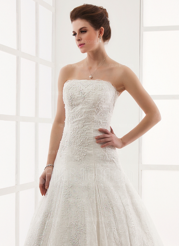 Ligne-A/Princesse Sans bretelles Traîne Chapelle Satin Dentelle Robe de Mariée avec Perlé (002011586)
