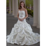 bal Cœur Traîne Chapelle Satin Robe de Mariée avec Ondulé Dentelle Perlé (002000432)